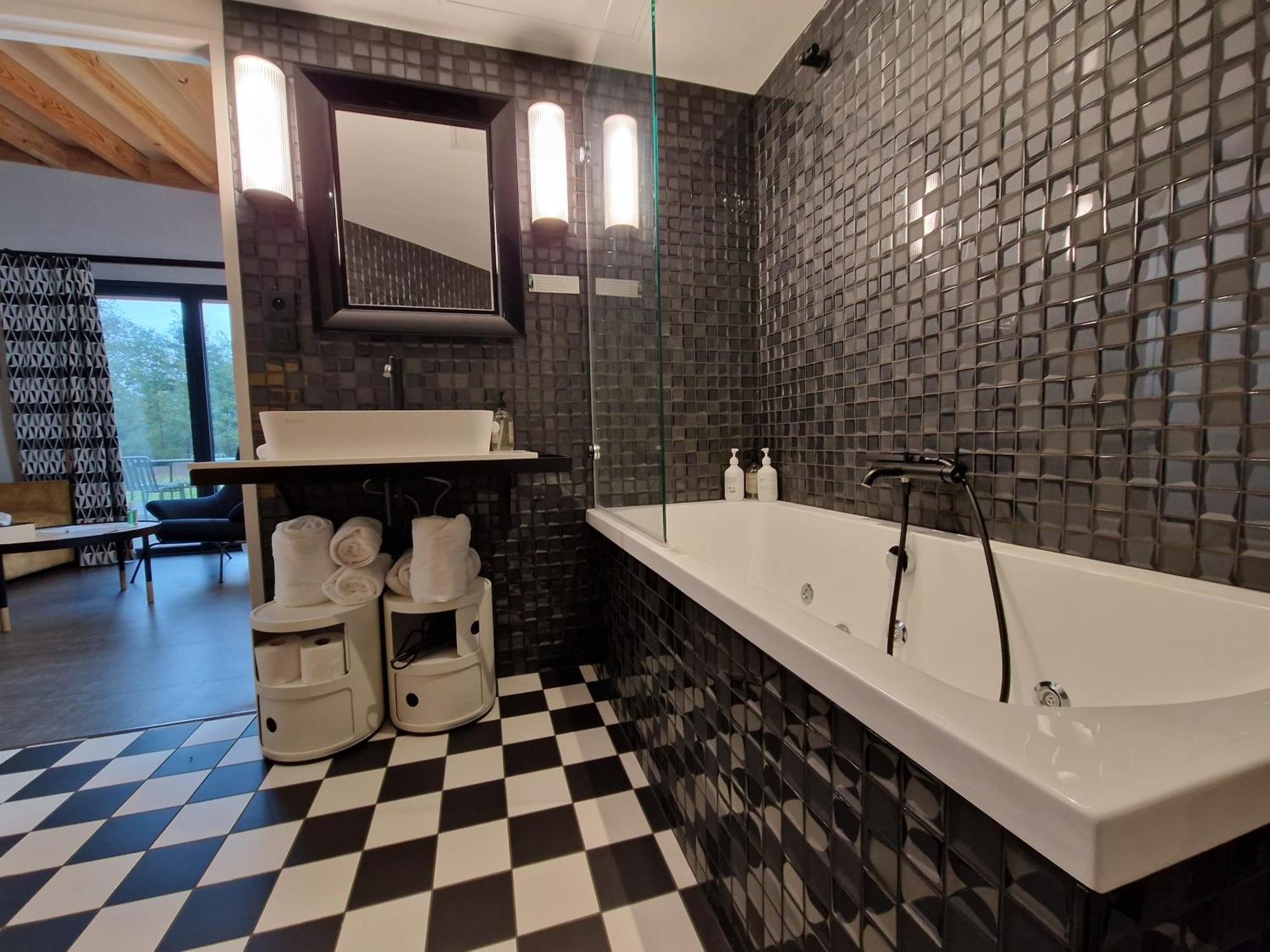 Domaine De L'Epau Eco-Resort Yvré-lʼÉvêque Esterno foto