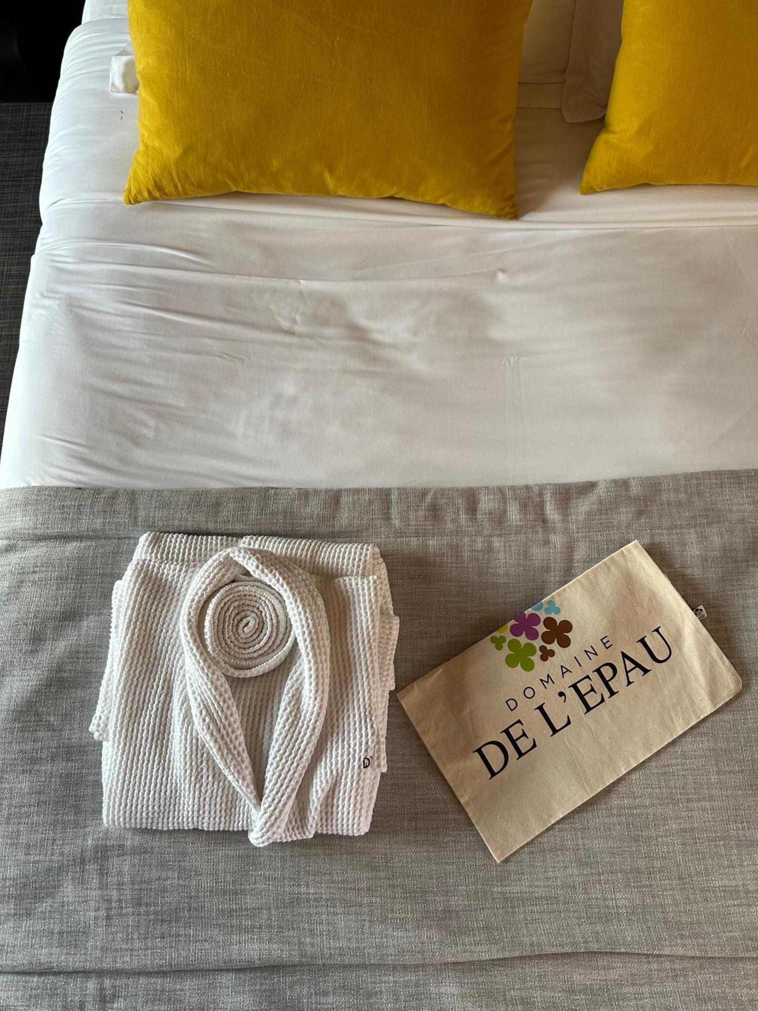 Domaine De L'Epau Eco-Resort Yvré-lʼÉvêque Esterno foto